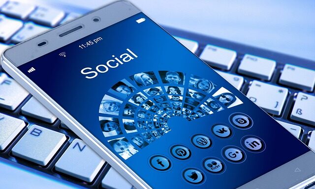 Ile firm korzysta z mediów społecznościowych?